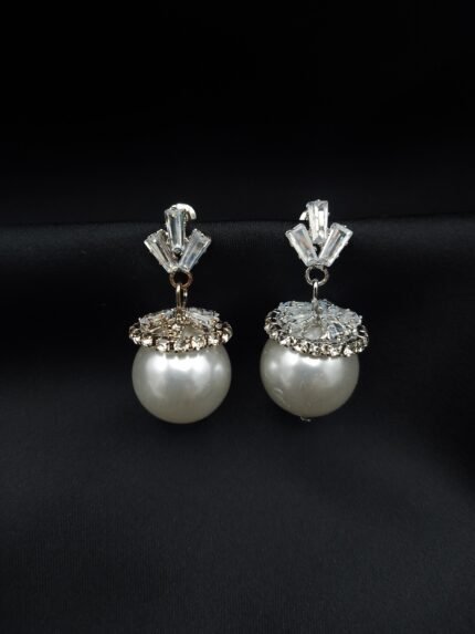 Elegant Pearl Round Earrings