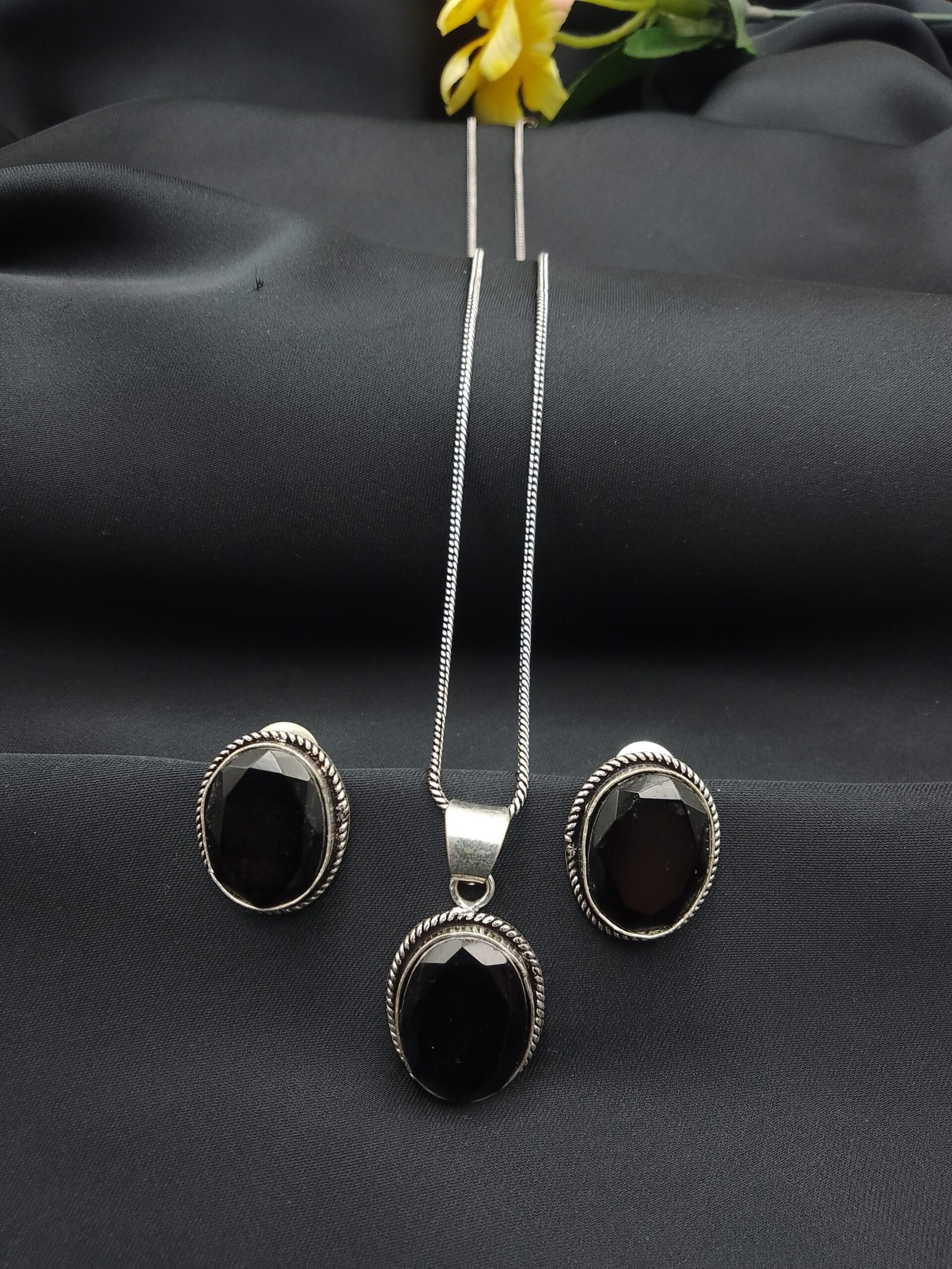 Pendant sets